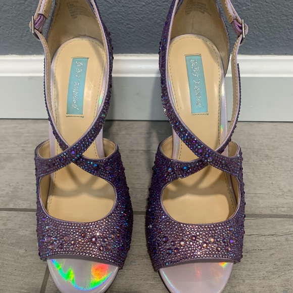 Betsey Johnson - Picture 2 of 5